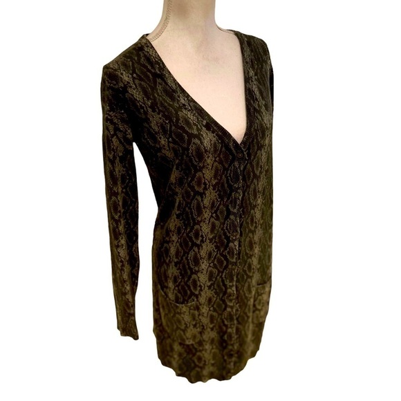 DG2 by diane Gilman olive python boyfriend sweater pockets cotton blend medium - Picture 2 of 9